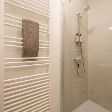 Bright 2br With Terrace For 5 Lejlighed